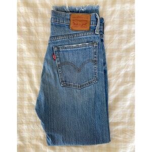 Levi’s wedgie blue jeans, 26